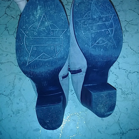 Boots - Picture 6 of 8